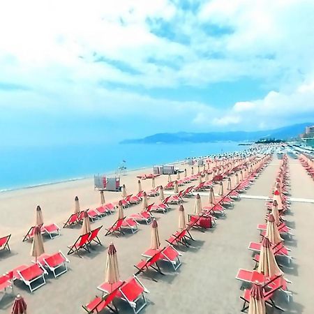 Modern & Bright Flat - 2 Min From The Sea Apartment Savona Exterior photo
